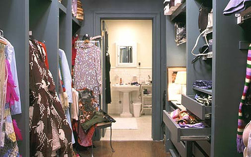 Carrie Bradshaw's famous closet Carrie Bradshaw's famous closet